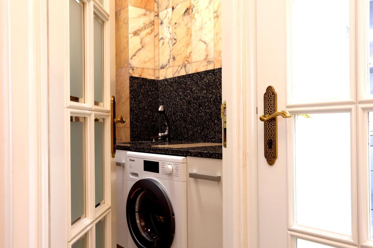 Puerta De Jerez II (Adults Only) Apartment Seville Exterior photo